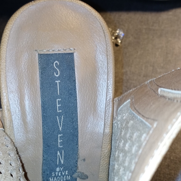 Woman shoes - Picture 3 of 6